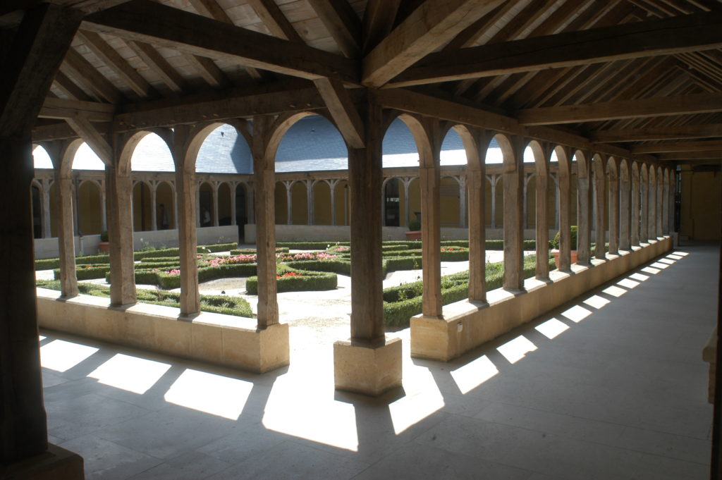 Le cloître intérieur de l'Abbaye de Montivilliers